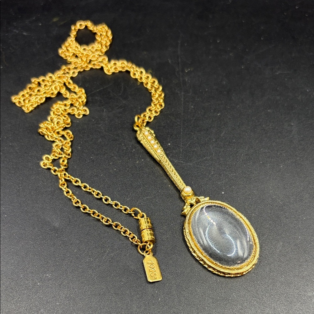 1928 BRAND MAGNIFYING GLASS NECKLACE TINY PEARLS GOLD TONE